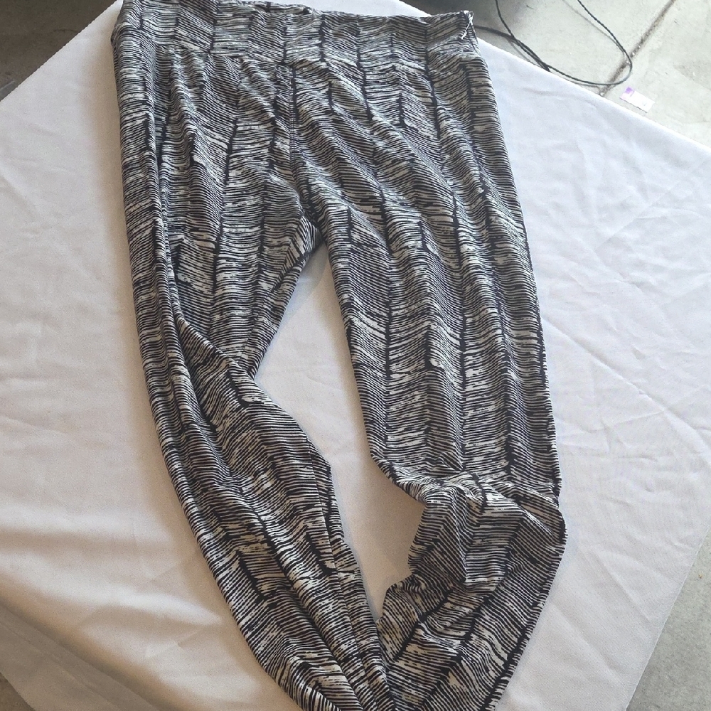 LuLaRoe Black and White Patterned Leggings